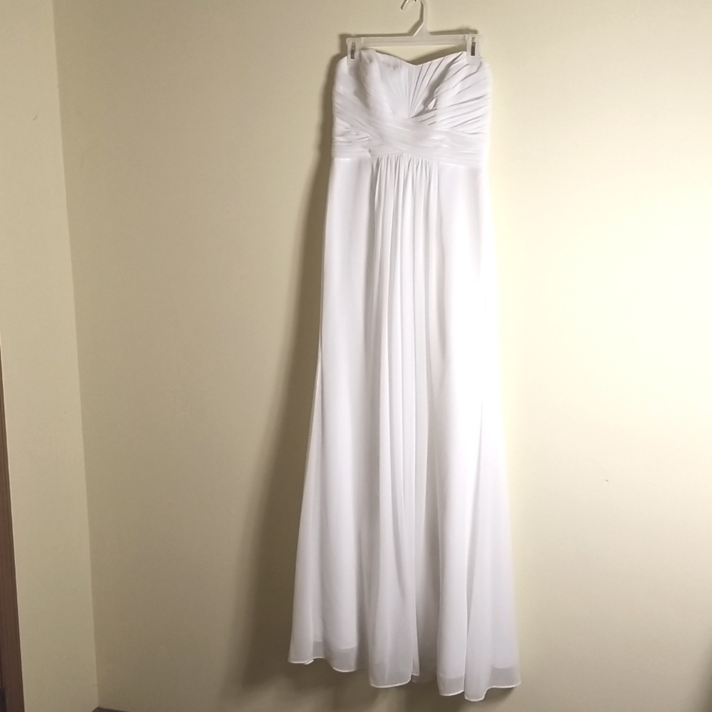 Strapless white gown NTW Size 6 db  studio
